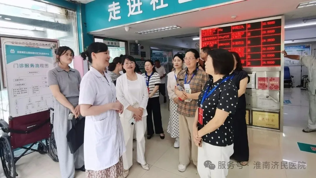 筑牢母婴健康防线，区人大常委会副主任曹萍一行调研公园中心妇幼保健工作